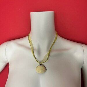 Handmade seashell necklace 💚💛​​​​​​​